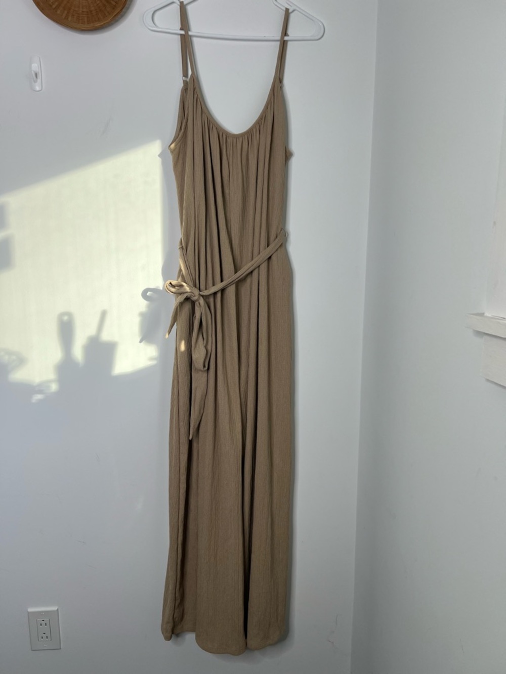 Women’s Sleeveless H & M Jumpsuit in Taupe with Tie Waist & Pockets Size Medium